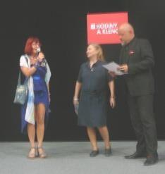 U vstupu do haly byla firma Starlit,