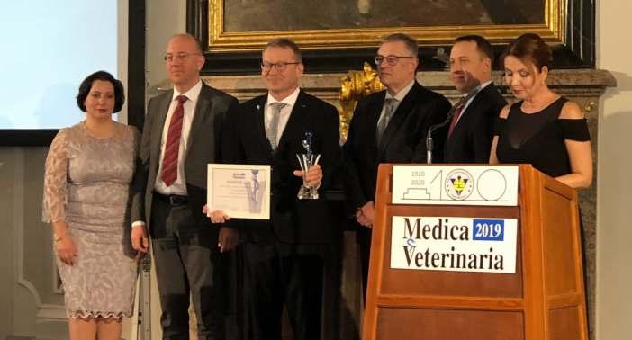 Trofej, kterou jsem získal, je především oceněním práce všech zaměstnanců, kteří se dlouhodobě podílí na budování akciové společnosti Bioveta a na výrobě veterinárních léčiv.