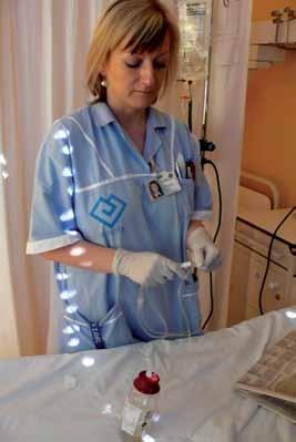 Technologické fórum Obvyklý postup pro pacienta a jeho nejčastější dotazy Typická aplikace jednoho z těchto režimů na ambulanci onkologické kliniky vypadá takto: Ráno nemocný přichází do odběrového