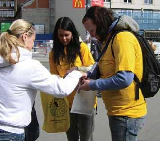 Charitativní projekty Ceský ˇ den proti rakovineˇ MUDr. Michaela Fridrichová, předsedkyně Iva Kurcová, DiS., místopředsedkyně Ve středu 11. května se konal již 15.