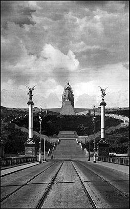 Obr 10: V roce 1951 byla vypsána soutěž na pomník J. V. Stalina.