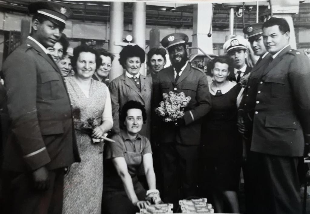 Fotografie č. 13 Kubánská delegace s dělnicemi AZNP, počátek 60.