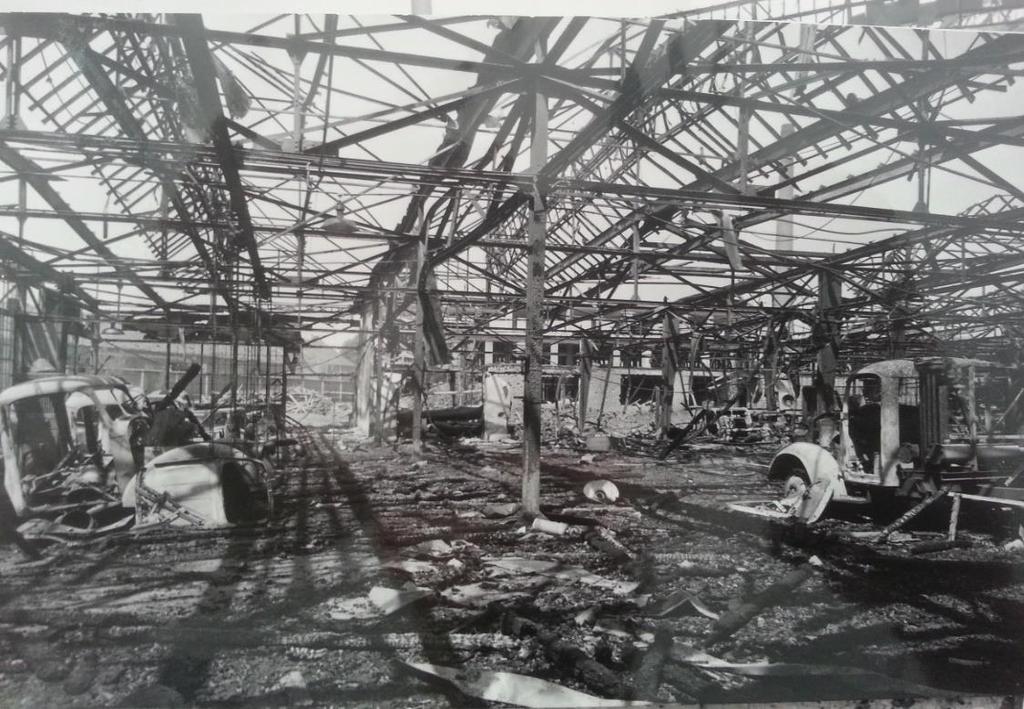 Fotografie Fotografie č.1 Vnitřek jedné z hal po náletu a požáru 9.5.