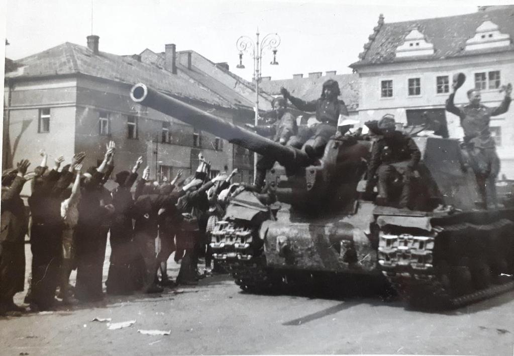 Fotografie č.3 Příjezd Rudé armády do Mladé Boleslavi 10.