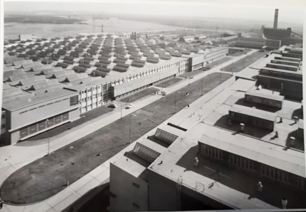 113 Výstavba fotografie: město Mladá Boleslav, bytová výstavba) 10 Pohled na Václavák,