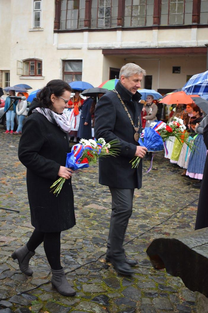 Díky výstavě si můžeme připomenout uplynulých 100 let na Českodubsku. Poděkování za to patří pracovníkům Podještědského muzea v čele s ředitelkou Mgr. Helenou Gollovou.