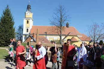 Krojové obleky jsou důkazem toho, že i oblečení mělo zdůraznit vážnost doby.