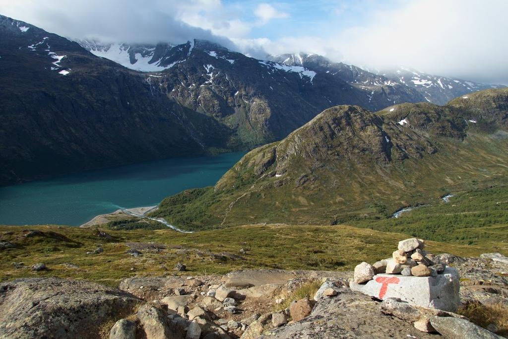 bez davů turistů. Zavítáme i do proslulé oblasti fjordů.