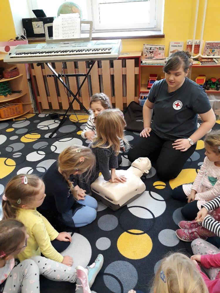 Na malé zdravotníky dohlížel Méďa zdravotník, který poté všechny děti za jejich znalosti a praktické umění náležitě pochválil.