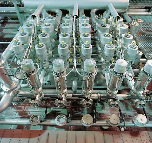 Route control SIMATIC Route Control Overview Design SIMATIC Route Control clients and OS clients Engineering System Terminal bus Route Control server OS server Plant bus Automation systems