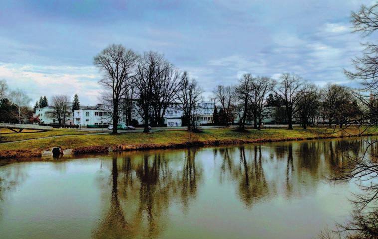 INFORMACE, ZAJÍMAVOSTI Pohled na nemocnici a přívoz přes Labe, 30. léta 20. století čít seriál HRADEC KRÁLOVÉ VE FOTOGRAFIÍCH, který je v letošním roce věnován královéhradecké fakultní nemocnici.