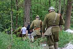 s propojením těchto míst Prahy 12 s činností partyzánů na Podbrdsku, s ofenzivou amerického letectva během dubna 1945 v naší lokalitě i s průběhem