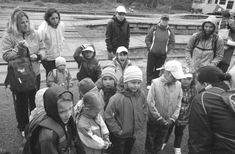 Máme léty ověřené, že děti v červnu dávají přednost nezávaznému pohybu venku před organizovaným cvičením v sokolovně. S cvičením v sokolovně jsme se tedy pro tento školní rok rozloučili výletem.