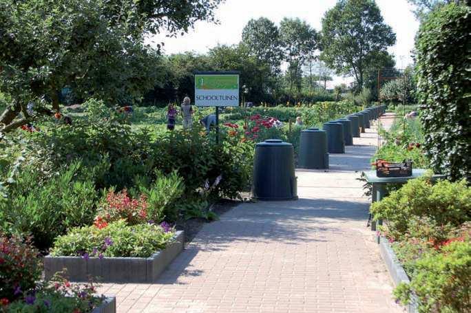 JK0.Ková, školní a komunitní zahrada De Groene Inval v nizozemském městě Barn Foto Vlasta Hábová 99C : 9 > <::= DEBFG 9 HI>ler, s.