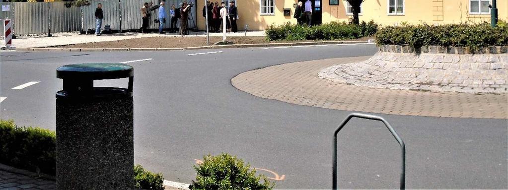 Občané mají možnost zakoupit květ vlčího máku na obecním úřadě v Průhonicích - v centru služeb pro občany. Sbírka se bude konat od 1. do 14. listopadu.
