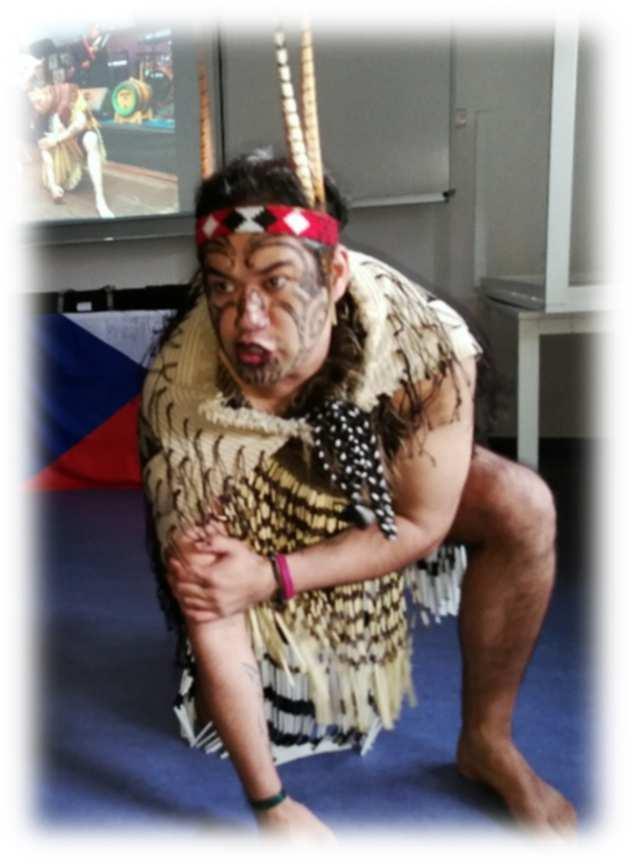 170 WHAKAARI ROTORUA V úterý dne 23. října 2018 navštívila školu maorská skupina z Nového Zélandu. Uskutečnila se dvě vystoupení pro žáky druhého stupně.