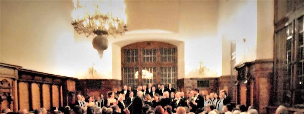 325 stoupil pěvecký sbor Smetana a komorní sbor ČVUT, hudební doprovod hudebníci 4Seasons Chamber Orchestra pod taktovkou dirigenta Jana Steyera. Lístky byly dávno vyprodané, sál byl plně obsazen.