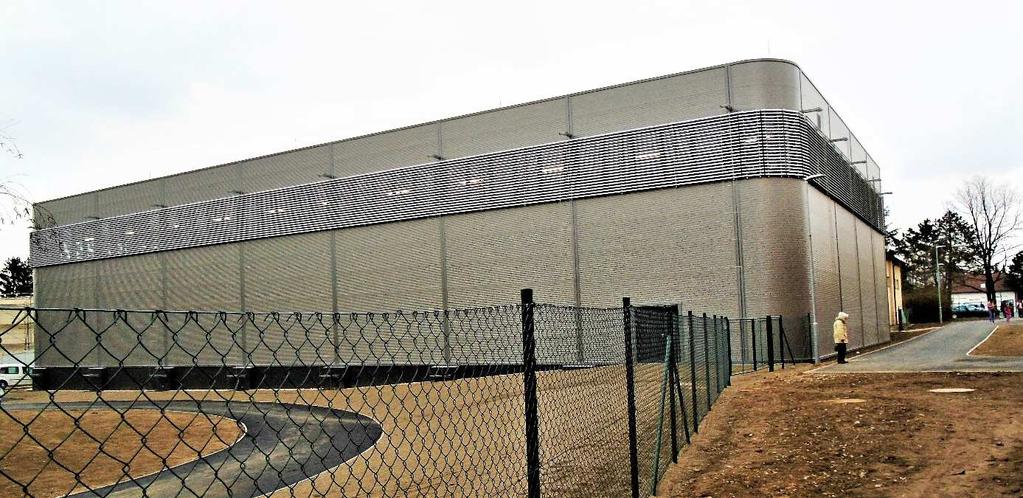 78 Nová tělocvična základní školy. Jak už jsme v úvodní kapitole kroniky konstatovali, tento rok byl počtem nových staveb a ukončených novostaveb výjimečně bohatý.