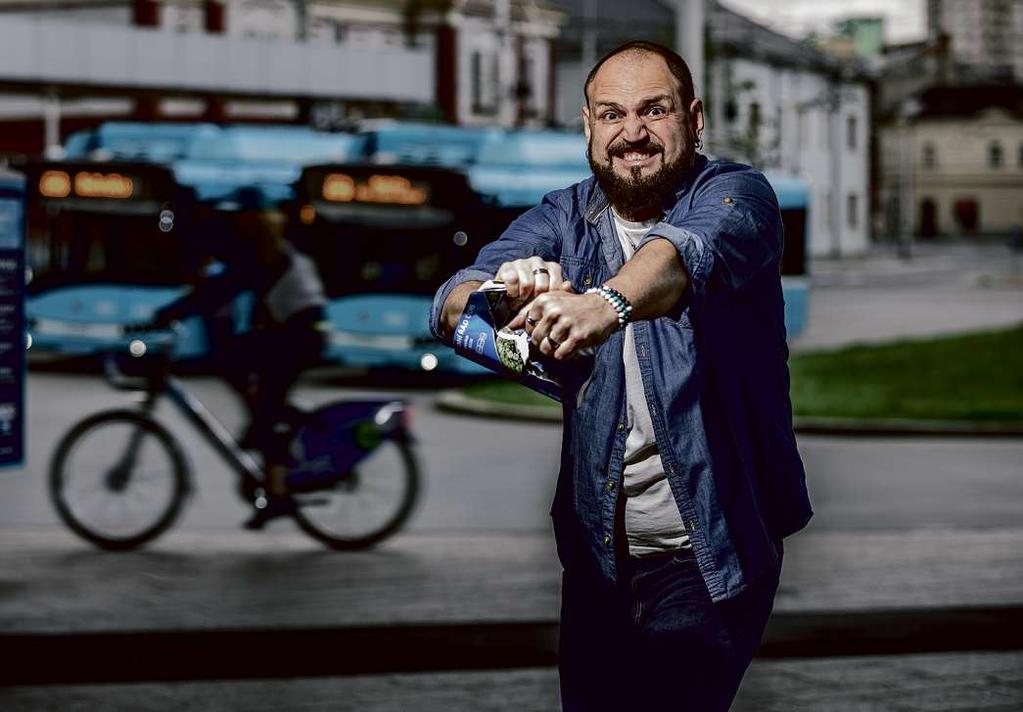 30 26. června 2020 Náš kraj Z Dubaje do Třince Po letech prestižních zahraničních štací se populární kuchař David Valíček vrátil do rodného regionu. Jak se mu ve světě vařilo?