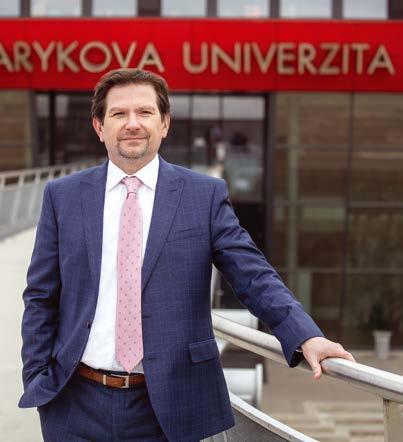 Profesora Martina Bareše není potřeba v českých akademických a lékařských kruzích detailně představovat. Neurolog, stále částečně působící jaké lékař ve Fakultní nemocnici u sv.