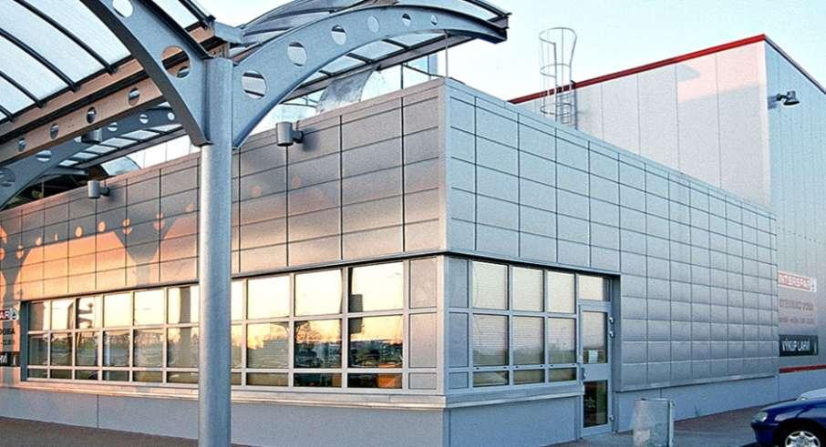 Fasádní lamely INTERSPAR Mladá Boleslav, Linear, 400x1000 mm Lamela