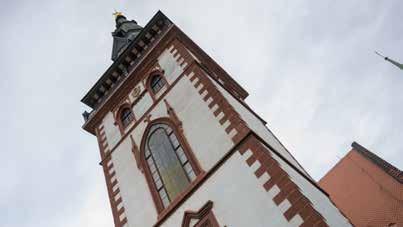 Nová parkovací místa vzniknou z vodopropustné dlažby. Město v rámci této akce do sídliště investuje 5,5 milionu korun. Hotovo by mělo být do poloviny září.