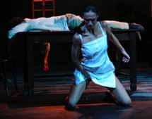 direction Hana Litterová kost my a scéna / costumes and stage design Pavel Knolle light design Arno t Janûk Nedûle 14.