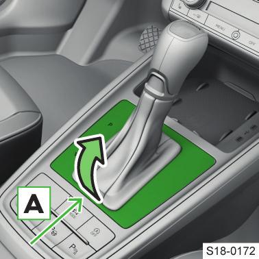 Startování a jízda Jízdní režimy vozu 123 Nepokračujte v jízdě! Zastavte vůz a vypněte motor. Po zhasnutí kontrolního světla můžete pokračovat v jízdě.
