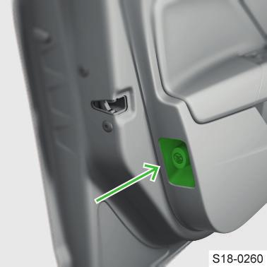 Phone box Na co si dát pozor UPOZORNĚNÍ Nebezpečí popálení během dobíjení. Telefon se může zahřívat, vyjímejte ho ze schránky opatrně. Funkce Phone boxu Bezdrátově nabíjí telefon.