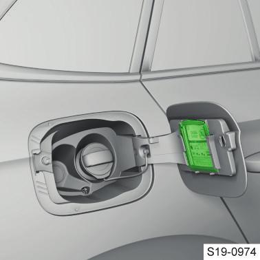 Údržba a čištění Škrabka na led na krytu hrdla palivové nádrže 179 Lak vozu Lak konzervujte tvrdým voskem minimálně dvakrát ročně. Na zmatněný lak použijte lešticí prostředek.