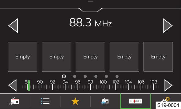 Zobrazení oblíbených Zobrazení informací o stanici Manuální vyhledávání stanic (platí pro AM a FM) Nastavení Infotainment podporuje příjem digitálního rádia ve formátech DAB a DAB+.