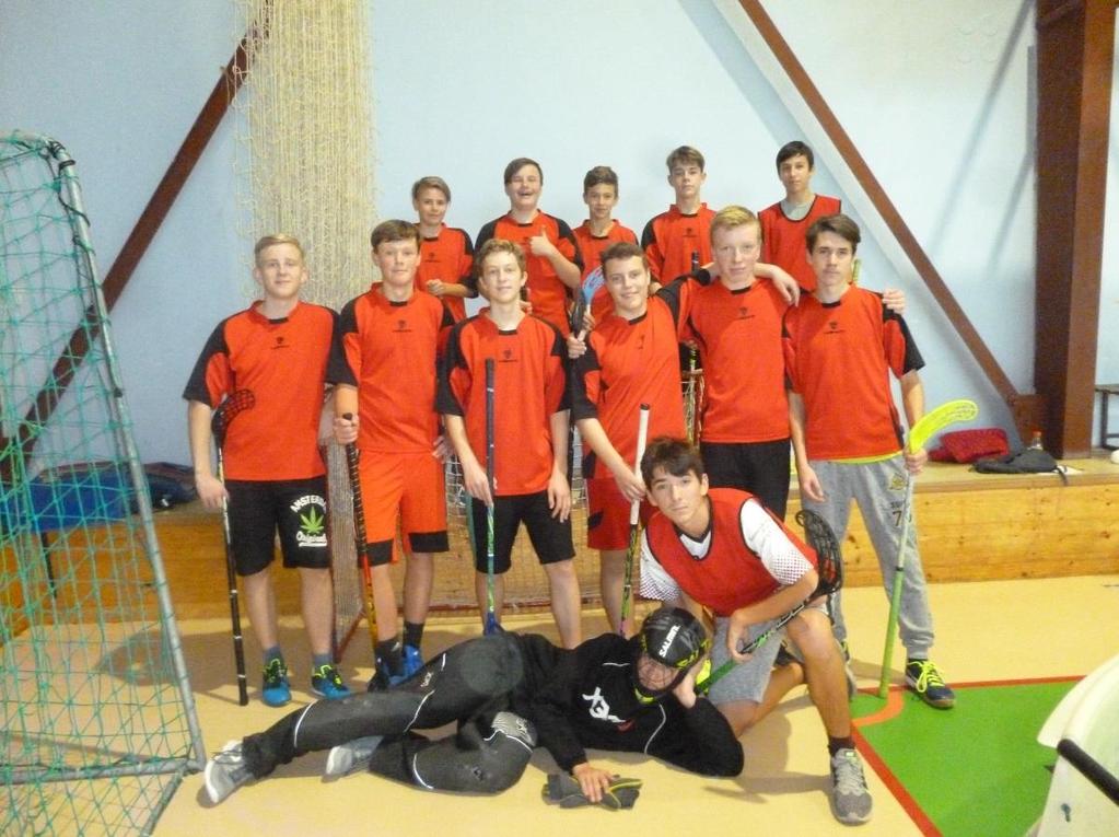 SPORT Naše škola se tradičně zapojuje do mnoha sportovních soutěží a aktivit. Za všechny vybíráme utkání ve florbalu. Dne 19. 11. 2019 se konalo v Blansku okresní kolo ve florbalu.