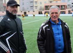 Tempo 19 6 3 10 25:43 21 byl v září 2015 Tomáš Junek. 12. Kladno 20 5 3 2 10 31:39 23 ho nahradil kapitán staršího dorostu Milan Šídlo. Juniorka v tomto třetím jarním utkání utrpěla 14.