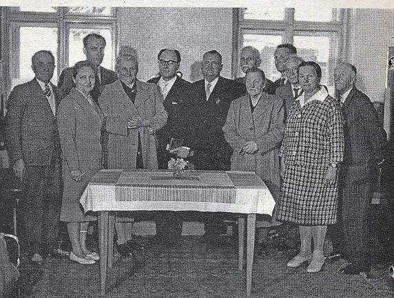 danou praxí již nikdo nepohoršil, jelikož jde o doporučovanou metodu iniciace glosolálie na Kurzech Alfa, které sbor BJB pořádá).