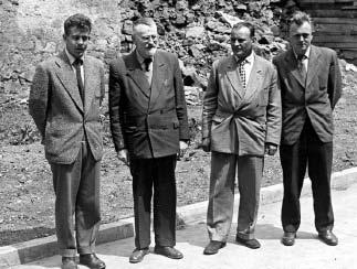 První členové katedry strojírenských nauk (zleva: Ing.Mirko Ferra, prof. RNDr. Vojtěch Voleník, Ing. Vladimír Janota, Ing. Kamil Kraus) Vánoce KMM - 1964 (zleva: Ing. J. Brádler, Ing. Z. Kubeš, Ing.
