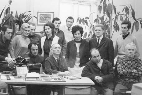 střídá prof. RNDr. Jaroslav Fiala, CSc., doc. Ing. Vladimír Bernášek, CSc. a doc. Ing. Václav Mentl, CSc. Také jednotlivá oddělení podléhají změnám vedoucího. V oddělení materiálu je doc. Ing. Emil Koutský, CSc.
