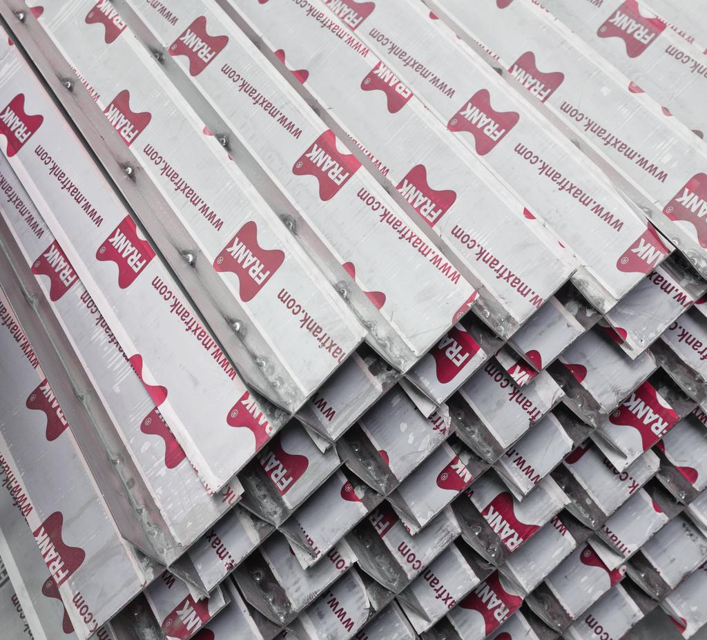 Těsnicí technika Všechna betonová díla s vysokou užitnou hodnotou musí být utěsněna proti stávající podzemní vlhkosti, prosakující nebo tlakové podzemní vodě.