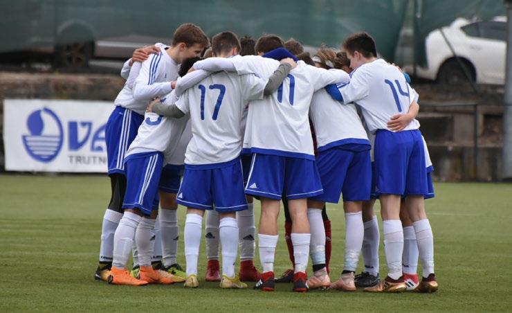 Kankara), Khomyn, Kubies Vodrážka. Trenéři Beuk a Petrach. Tabulka České ligy U 17 (skupina A) 1. Slavia B 18 17 0 0 1 107:14 51 2. Most 18 12 2 1 3 64:22 41 3. V. Plzeň B 19 12 1 1 5 61:30 39 4. Č. Buděj.