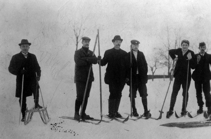 roce 1892 přivézt hrabě Jan Harrach pro své lesníky.