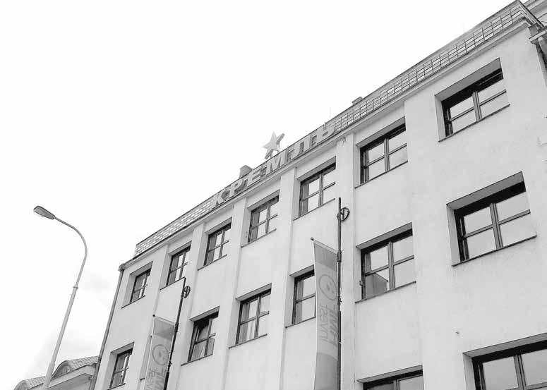 ZPRÁVY ZE SLOVÁCKA 3 Na křižovatku svítí do noci Kreml s rudou hvězdou. Prý protest STR.