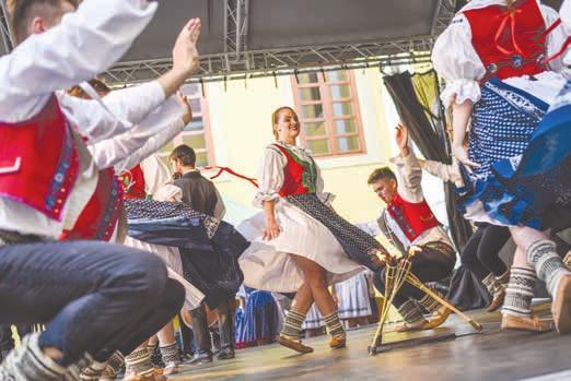 Přesto se těšíme, že v příštím roce se budeme moct vrátit do samého srdce Uherského Hradiště na Masarykovo náměstí, doufá Marek Pochylý. V roce 2021 proběhne Slovácké léto v termínu 2. - 11. července.