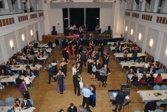 Členové zastupitelstva obce udělili Cenu obce pro rok 2015 v kategorii kultura paní Mgr.