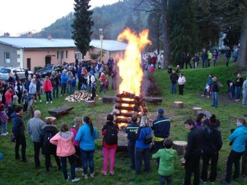 2016 se uskutečnilo Jarní setkání seniorů v KKC Rapotín, kterého se zúčastnilo celkem 148 občanů. Mluveného slova se ujala členka sociální komise paní Hana Maierová.