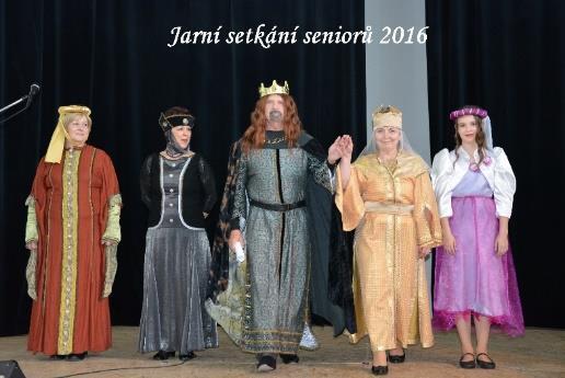 spolu se svými čtyřmi ženami a přednesl krátký projev. A protože na den konání Jarního setkání seniorů připadlo 700. výročí narození KARLA IV.