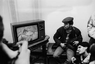 86 Klub Knihovny Václava Havla Snímky polského reportéra Krzysztofa Millera ze sametové revoluce i ze světa.