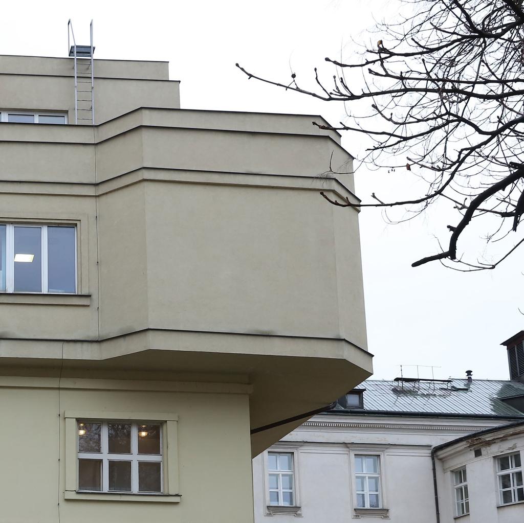 VÝROČNÍ ZPRÁVA 2019 9. KAPITOLA VŠEOBECNÁ FAKULTNÍ NEMOCNICE V PRAZE Obchodní úsek je rozdělen na Odbor veřejných zakázek, Odbor nákupu a Odbor zdravotnické techniky.