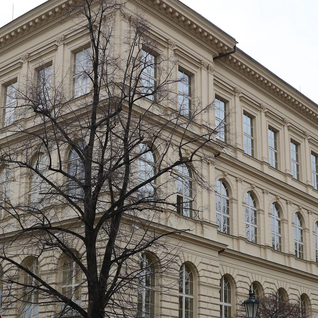 VÝROČNÍ ZPRÁVA 2019 13. KAPITOLA VŠEOBECNÁ FAKULTNÍ NEMOCNICE V PRAZE Informační technologie zaváděné ve zdravotnictví pomáhají lékařům i pacientům.