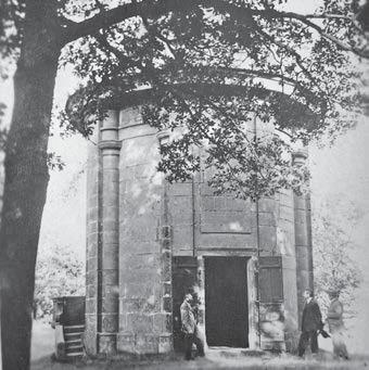 Nátěr střechy Roku 1898 nařízen patronátním úřadem zelený nátěr střechy na kapli, kteráž práce svěřena klempíři Ulmanovi z Jičína, ale jeho tovaryš, který nátěr prováděl, dovolil si kamenné zdivo