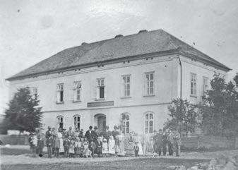 růžencová s litanií 409 loretánskou na ten úmysl, aby Rodička Boží, tato mocná Královna nebeská u Boha vyžádala proti zmáhající se nevíře a mravní zkáze a proti zarputilým nepřátelům církve, kteří