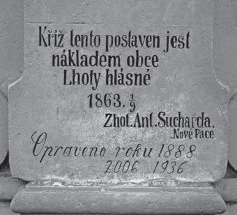 Kamenný kříž z roku 1863 autora Antonína Suchardy je umístěn na okraji vsi Hlásná Lhota při hlavní komunikaci krátce protínající tuto obec, a to směrem od Vokšic na Ostružno.